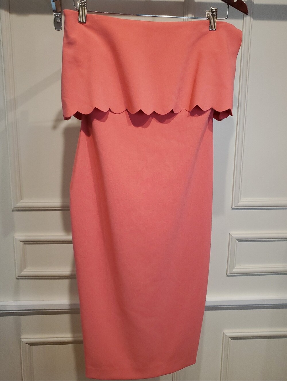 Likely Strapless Scallop-Trim Flamingo Color Midi Dress Bodycon Women's Size 4 - Picture 2 of 10